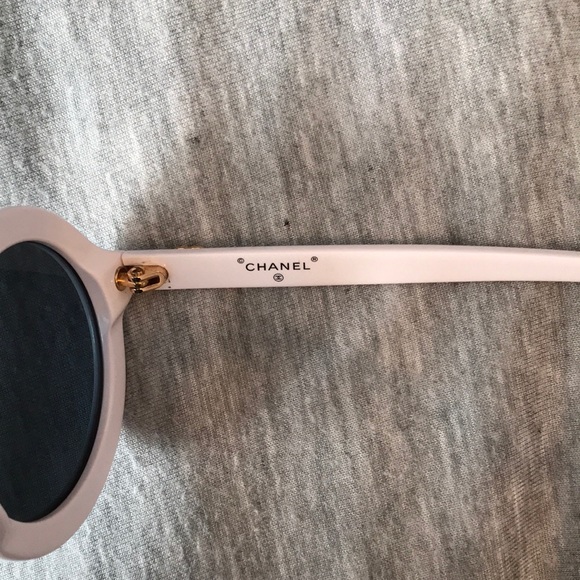 Chanel Vintage White Round Sunglasses - Picture 6 of 8